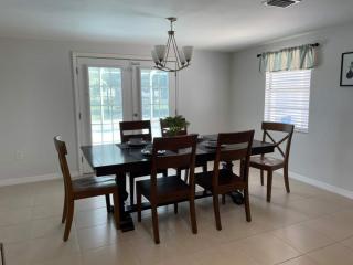 Family Getaway Private Pool Sleeps 8 - 4