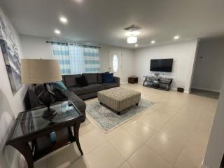 Family Getaway Private Pool Sleeps 8 - 2