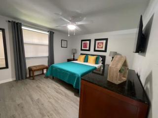 Family Getaway Private Pool Sleeps 8 - 1