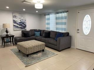Family Getaway Private Pool Sleeps 8 - 4