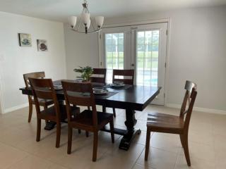 Family Getaway Private Pool Sleeps 8 - 3