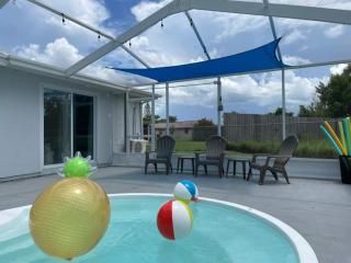 Family Getaway Private Pool Sleeps 8 - 0