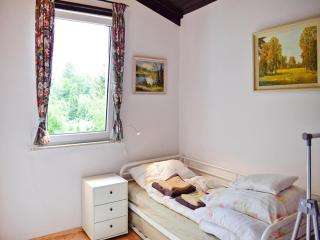 Lakeside holiday home with private garden - 1