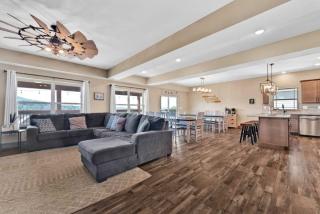 Branson Cove Retreat Pool, Hot Tub Fireplace - 5