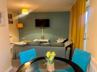 Apartment Sleeps 4 with Wifi - 2