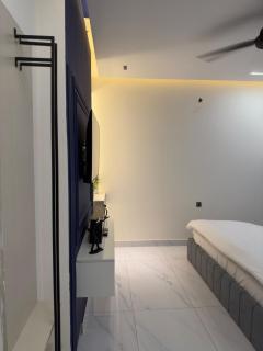 Monarch Suites - 4