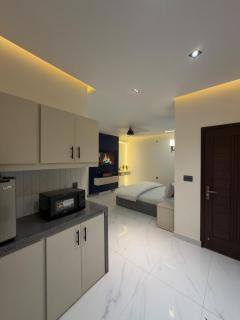 Monarch Suites - 1