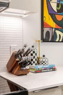 Spacious 2BR Downtown - 9