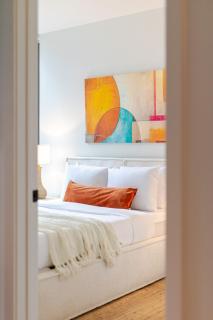 Spacious 2BR Downtown - 2