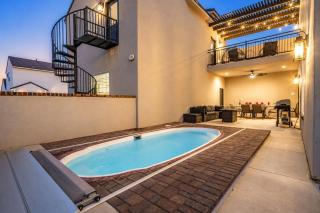 Hampshire Hideaway Private Pool 2 Kitchens - 8