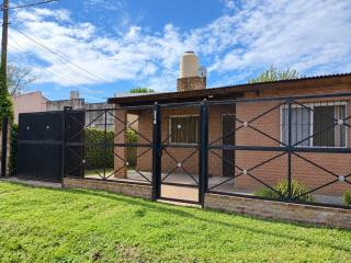 Casa cómoda y espaciosa en zona de Luján - 0