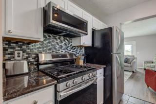 The Butler Villa House 2BR w/Free Parking - 3