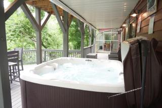 Near WCU~Fire Pit~Hot Tub~Game Room~River Front! - 9
