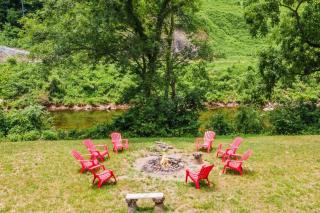 Near WCU~Fire Pit~Hot Tub~Game Room~River Front! - 8