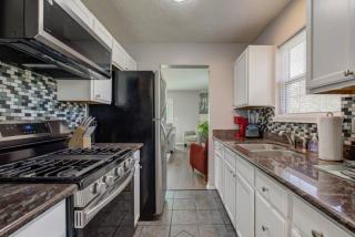 The Butler Villa House 2BR w/Free Parking - 4