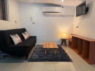 Trendy Lex Apartment - 1