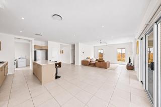 Large Family Escape between Brisbane & Gold Coast - 4
