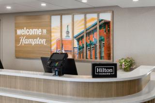 Hampton Inn Staunton - 8