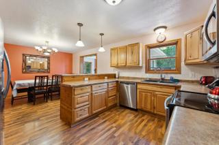 Dells Escape with Hot Tub Huge Game Room - 8