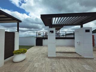 TAKH, Elegant Condo 2BR Rooftop Pool Ocean View & Balcony lagoon view - 3