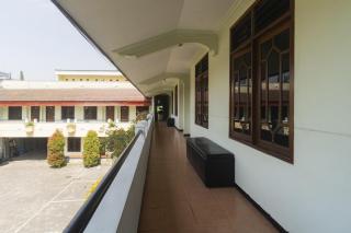 Urbanview Hotel Grand Palem near Alun Alun Batu - 1