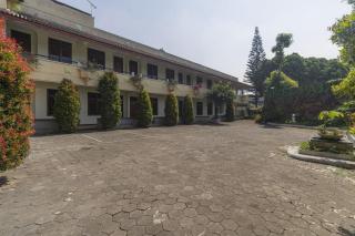 Urbanview Hotel Grand Palem near Alun Alun Batu - 3
