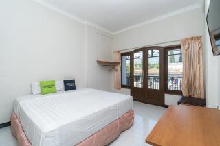 Urbanview Hotel Grand Palem near Alun Alun Batu - 0