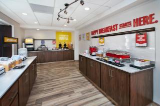 Hampton Inn and Suites St. Cloud - 3