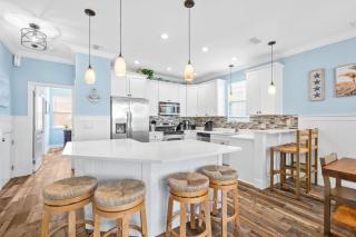 6BR Beach Retreat 5-Min Walk and Resort Pool - 7