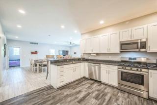 Private Barn Loft, Sleeps 8 - 8