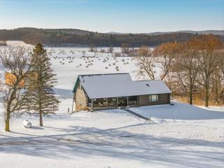Spacious 4BR Cabin • Sleeps 12 • Games •Near Dells - Lyndon Station - 5