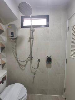 Studio 1 Bed fast wifi-MRT Sutthisarn 307 - 4