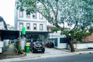 Urbanview Daily Guest House Pasteur Bandung - 8