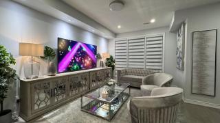 Oakville Modern Elegant Town Residence - 0
