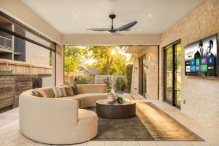 Luxe Austin Haven H-Tub Ping Pong with Bungalow - 6