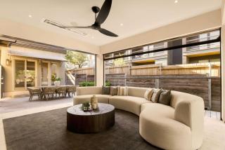Luxe Austin Haven H-Tub Ping Pong with Bungalow - 3
