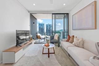 Mountain View 1BR with Parking, Pool, Sauna & Spa - 0