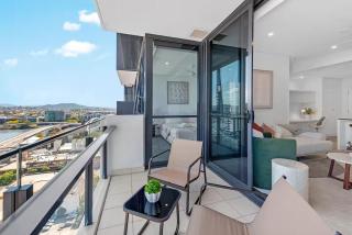 Mountain View 1BR with Parking, Pool, Sauna & Spa - 5