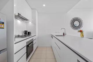 Mountain View 1BR with Parking, Pool, Sauna & Spa - 3