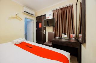 RedDoorz Plus @ Thamrin - 1