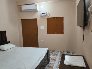 Omkareshwar Mahadev hotel - 0