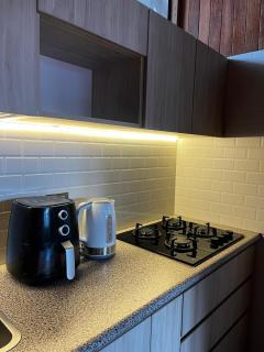 KIVA Modern Apartment Close to Everything - 6