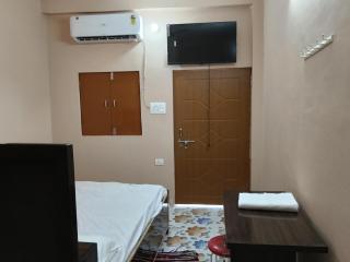 Omkareshwar Mahadev hotel - 4