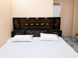 Omkareshwar Mahadev hotel - 1