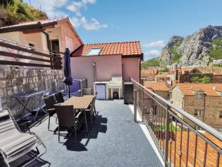 Modern flat in Omiš, with terrace and views, 80m² - 0
