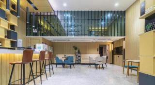 Echarm Hotel Yingshang High-speed Railway Station Wuzhou Wanhui Plaza - 1