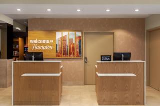 Hampton Inn by Hilton Calgary Airport North - 2