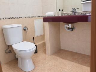 Central Retreat 2 Bedroom Apartment - 4