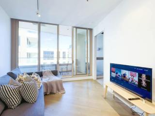 Fawkner Residence 1B2B condo Smart TV - 8