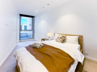 Fawkner Residence 1B2B condo Smart TV - 9
